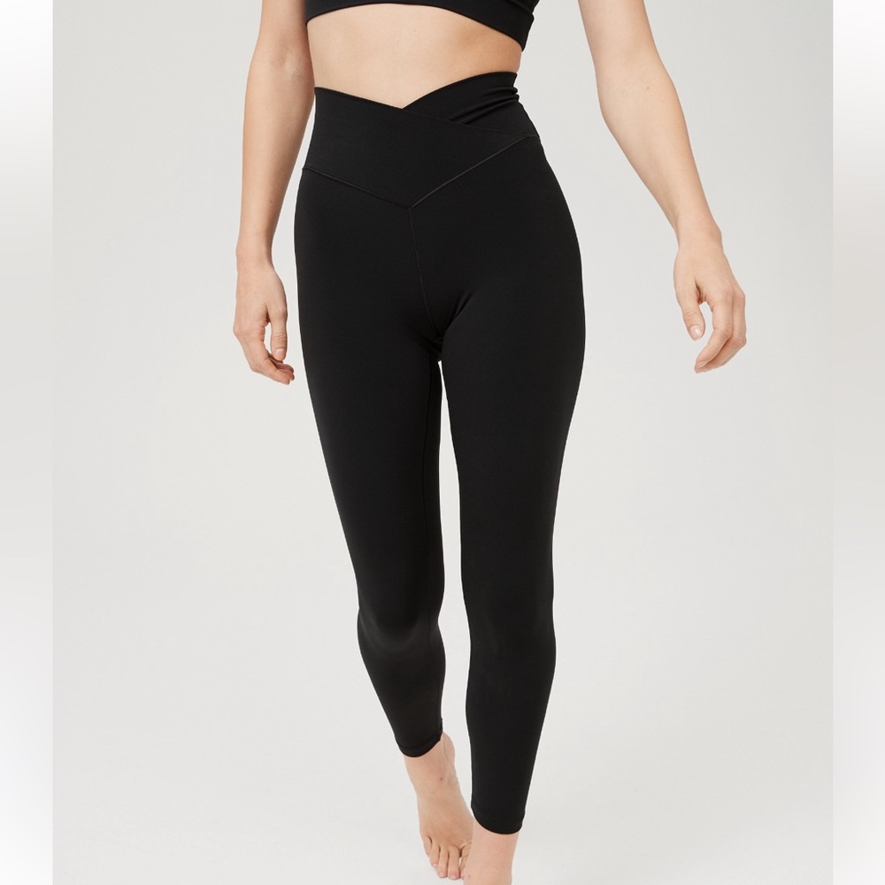 Aerie Real Me high waisted crossover leggings, size L, EUC
Black